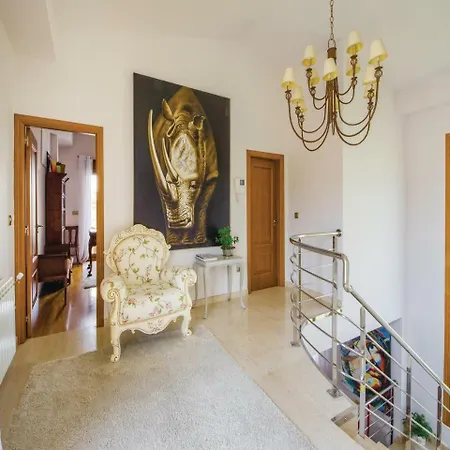 Four-bedroom Holiday In * סנשנשו