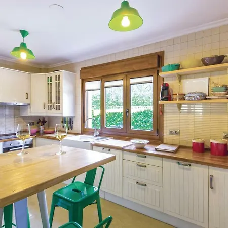 בית נופש Four-bedroom Holiday In